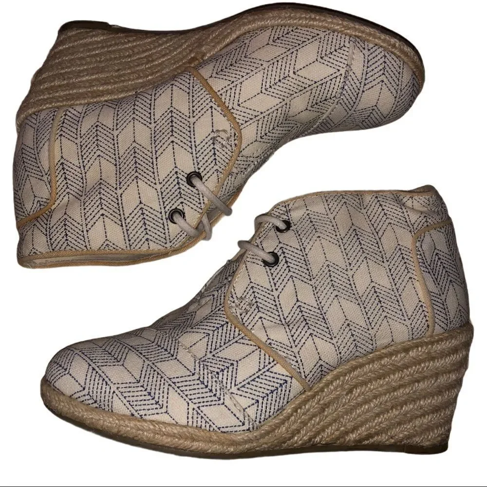 TOMS Lace-Up Shoe Whisper Canvas